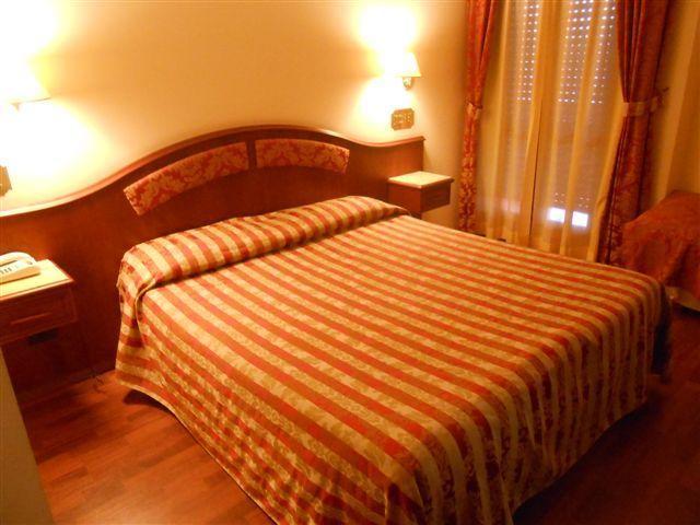 Hotel Valdaso Pedaso Phòng bức ảnh